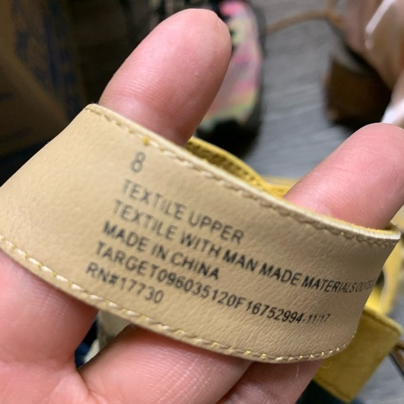 Yellow sandals - Picture 2 of 3